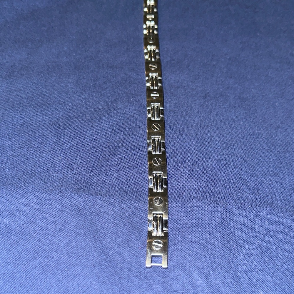 Stainless steel men’s bracelet.